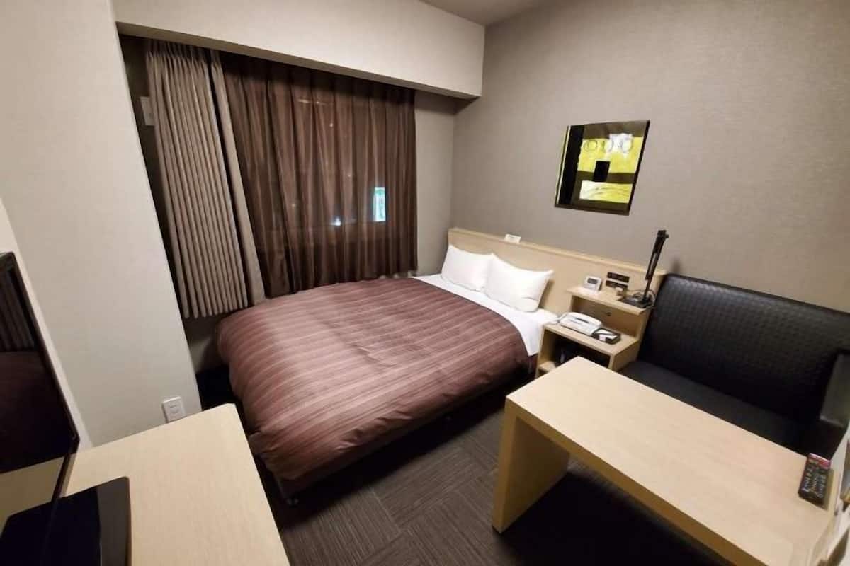1 bedroom, desk, free WiFi, bed sheets