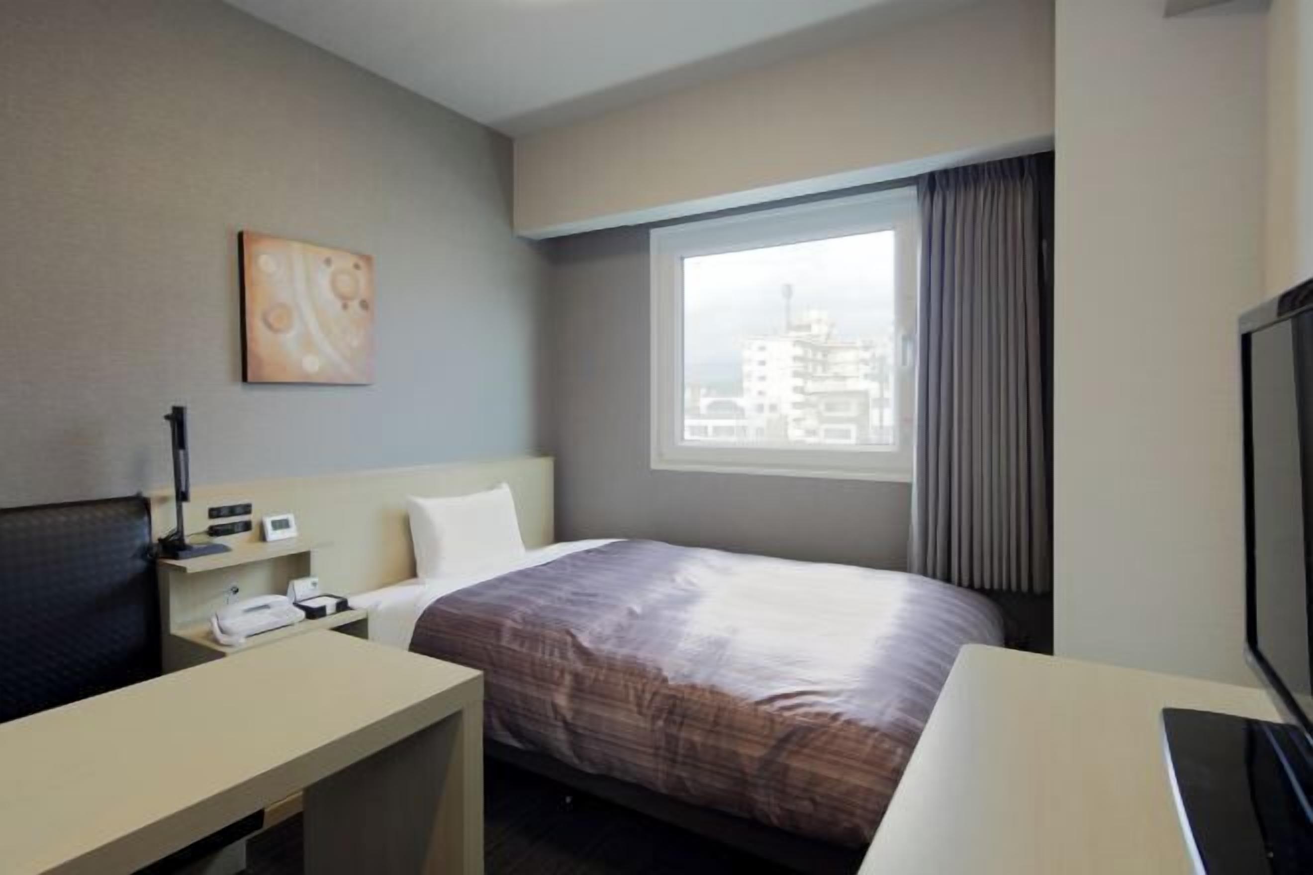 Meja, Wi-fi percuma, cadar katil 