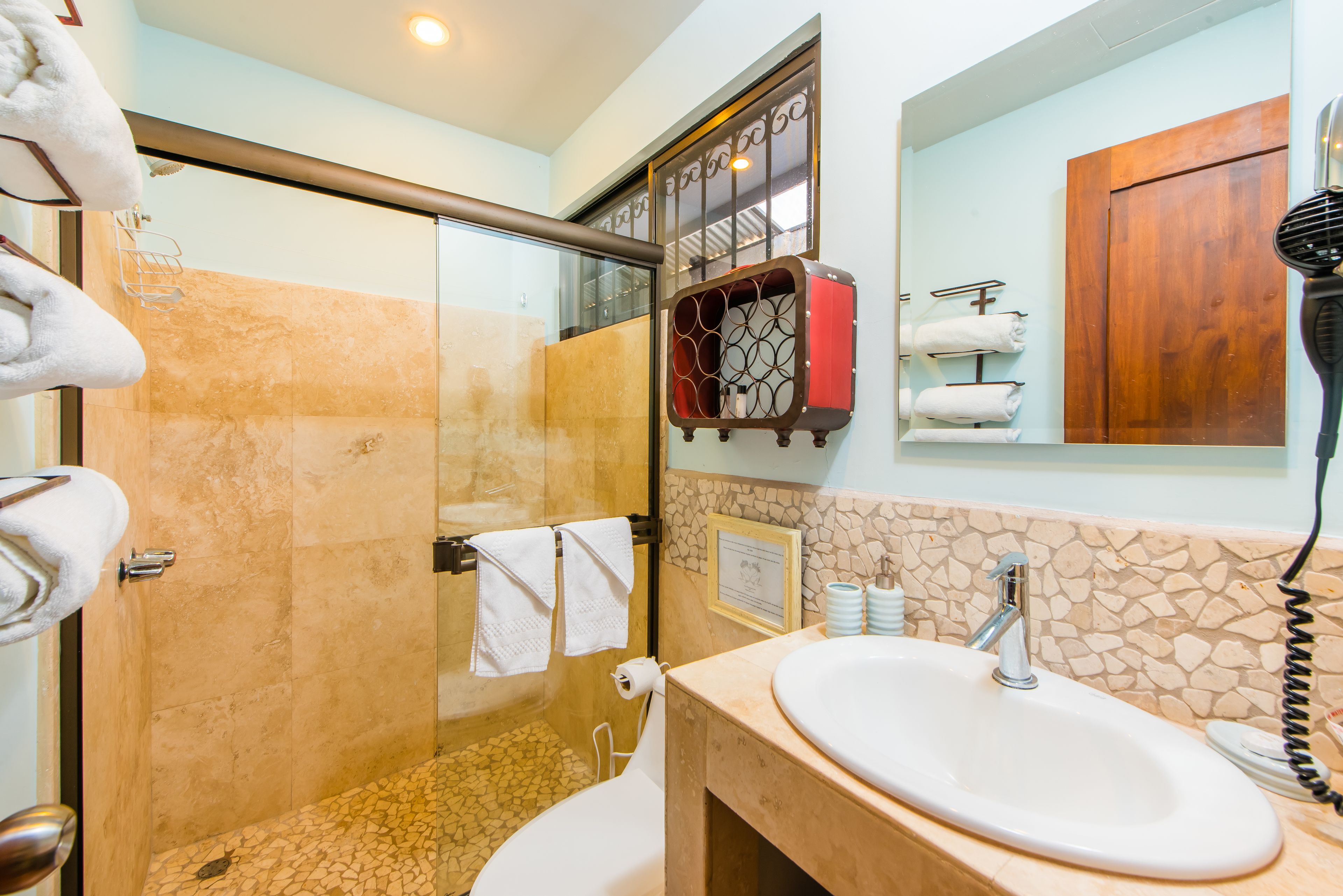 travel suite | bathroom | shower, hydromassage showerhead, hair dryer, towels