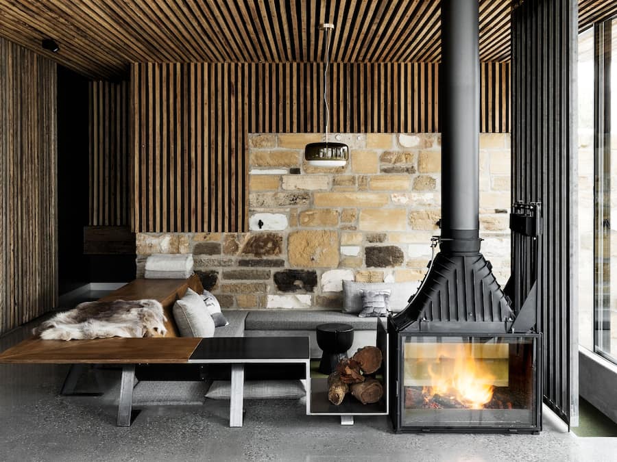 Sudah termasuk sarapan masakan setempat setiap hari