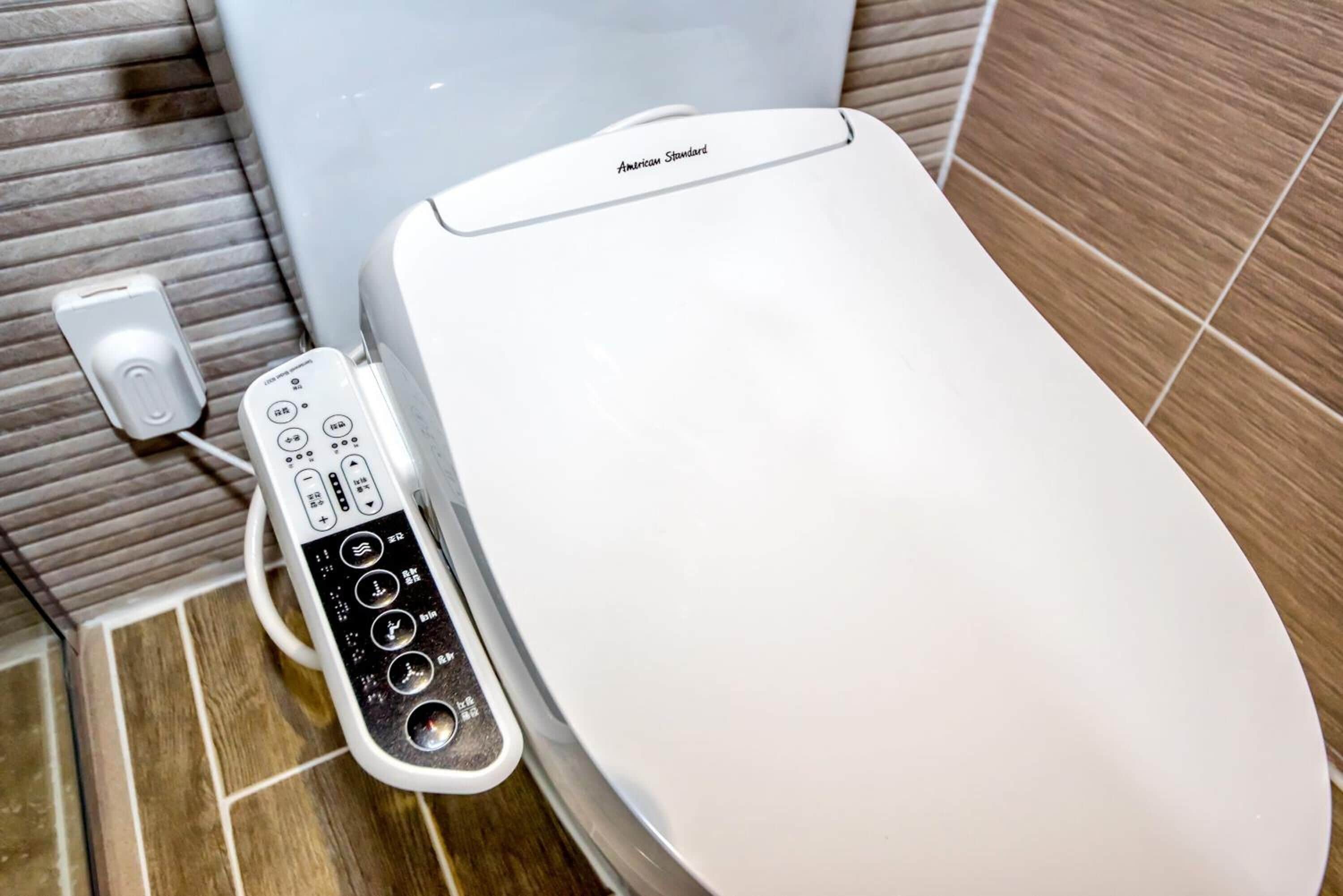 separate bathtub and shower, jetted bath, rainfall showerhead