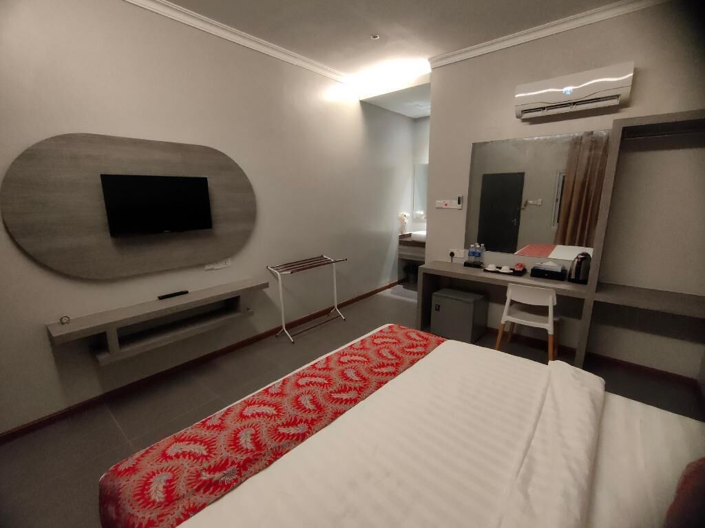 Minibar, desk, free WiFi, bed sheets