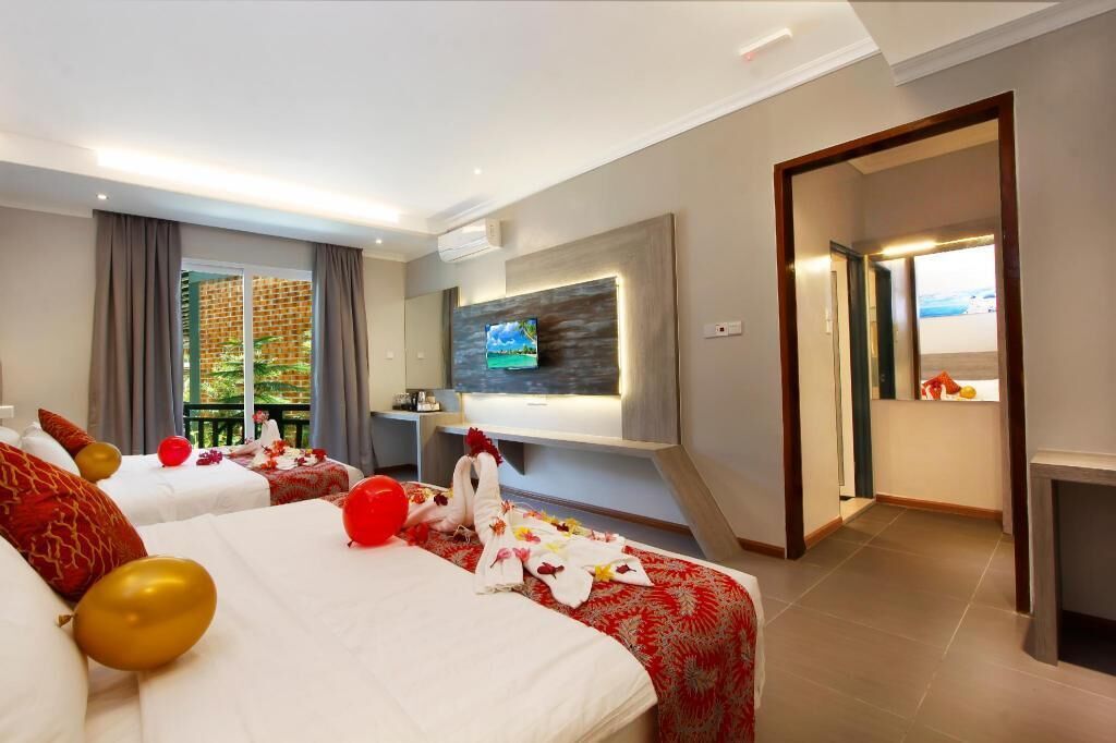 Minibar, desk, free WiFi, bed sheets