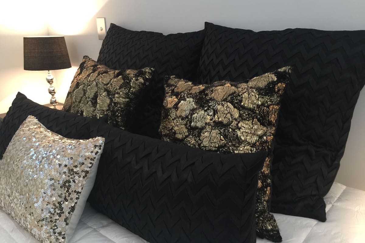 premium apartment, 3 bedrooms, harbour view, oceanfront | 3 bedrooms, premium bedding, individually decorated