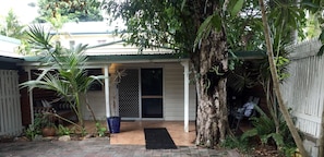 Exterior - Driftaway Holiday Villas (Yorkeys Knob)