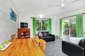 Three Bedroom Villas | Living area - Driftaway Holiday Villas (Yorkeys Knob)