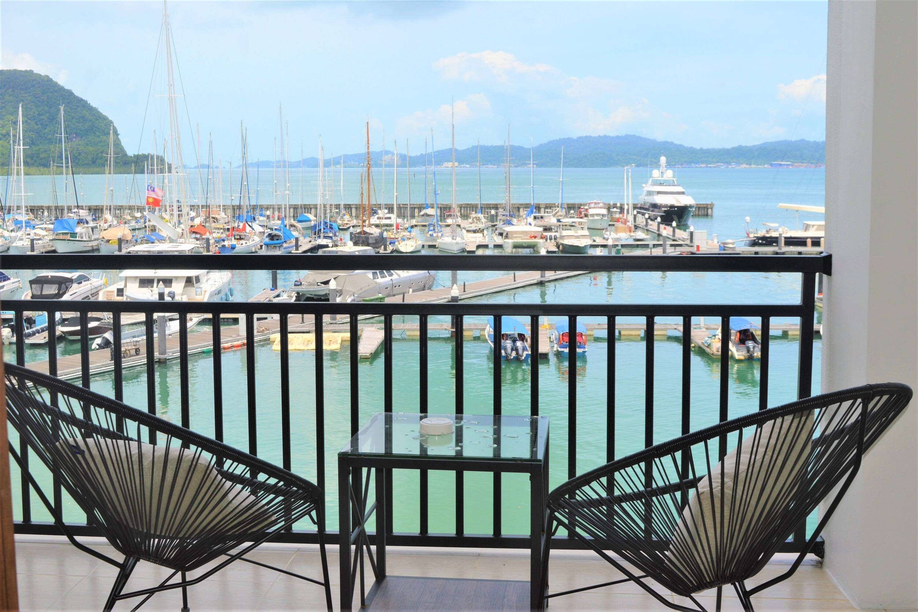 Minibar, in-room safe, desk, iron/ironing board