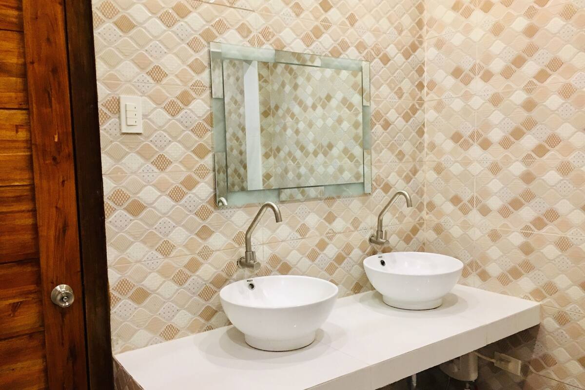 premium suite, 1 king bed | bathroom | shower, free toiletries, slippers, bidet