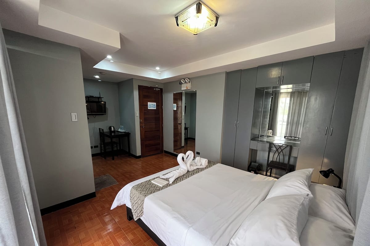 Superior Room, Balcony | 1 bilik tidur, peralatan tempat tidur premium, gebar bulu kapas