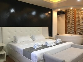 Premium Suite, 1 King Bed | Premium bedding, down comforters, blackout drapes, soundproofing