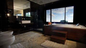 Suite, Balcony, Mountain View | Bathroom