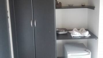 Chambre Triple | Minibar, bureau, fer et planche Ă repasser, Wi-Fi gratuit