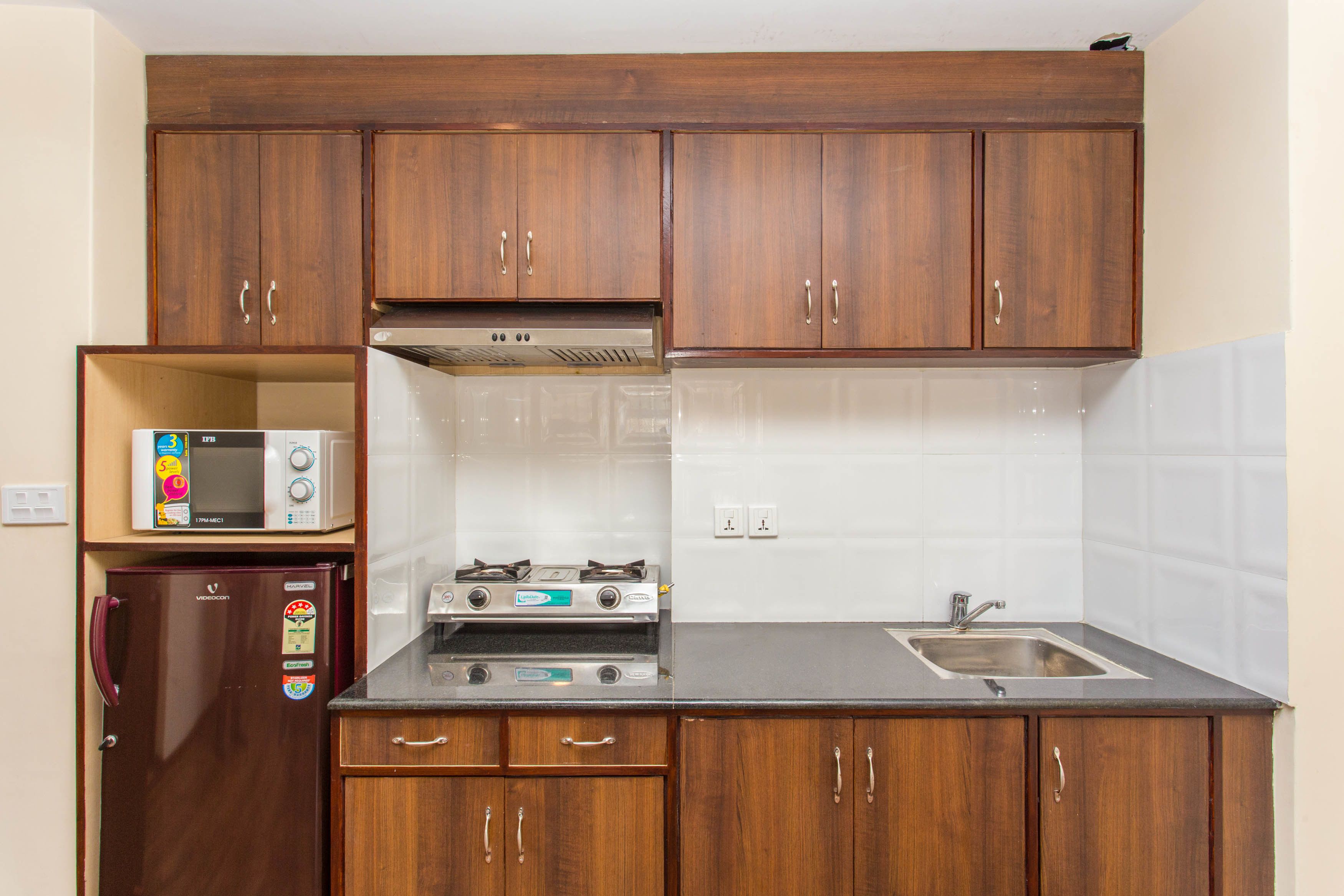 deluxe apartment, 1 bedroom, kitchenette, city view | private kitchenette | fridge, electric kettle