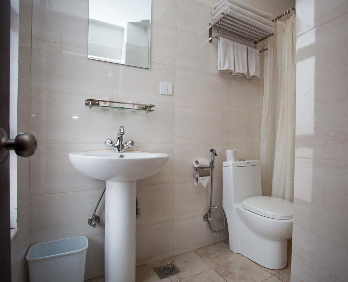 シャワー、レインフォールシャワー、バスアメニティ (無料)、ヘアドライヤー