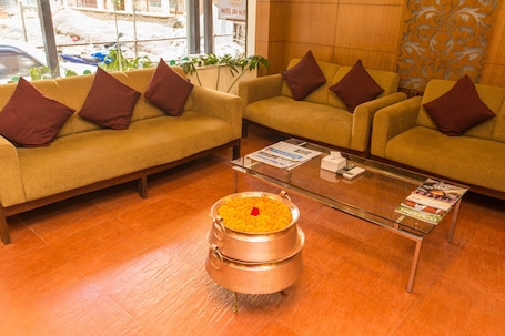Lobby sitting area. Hotel Jay Suites