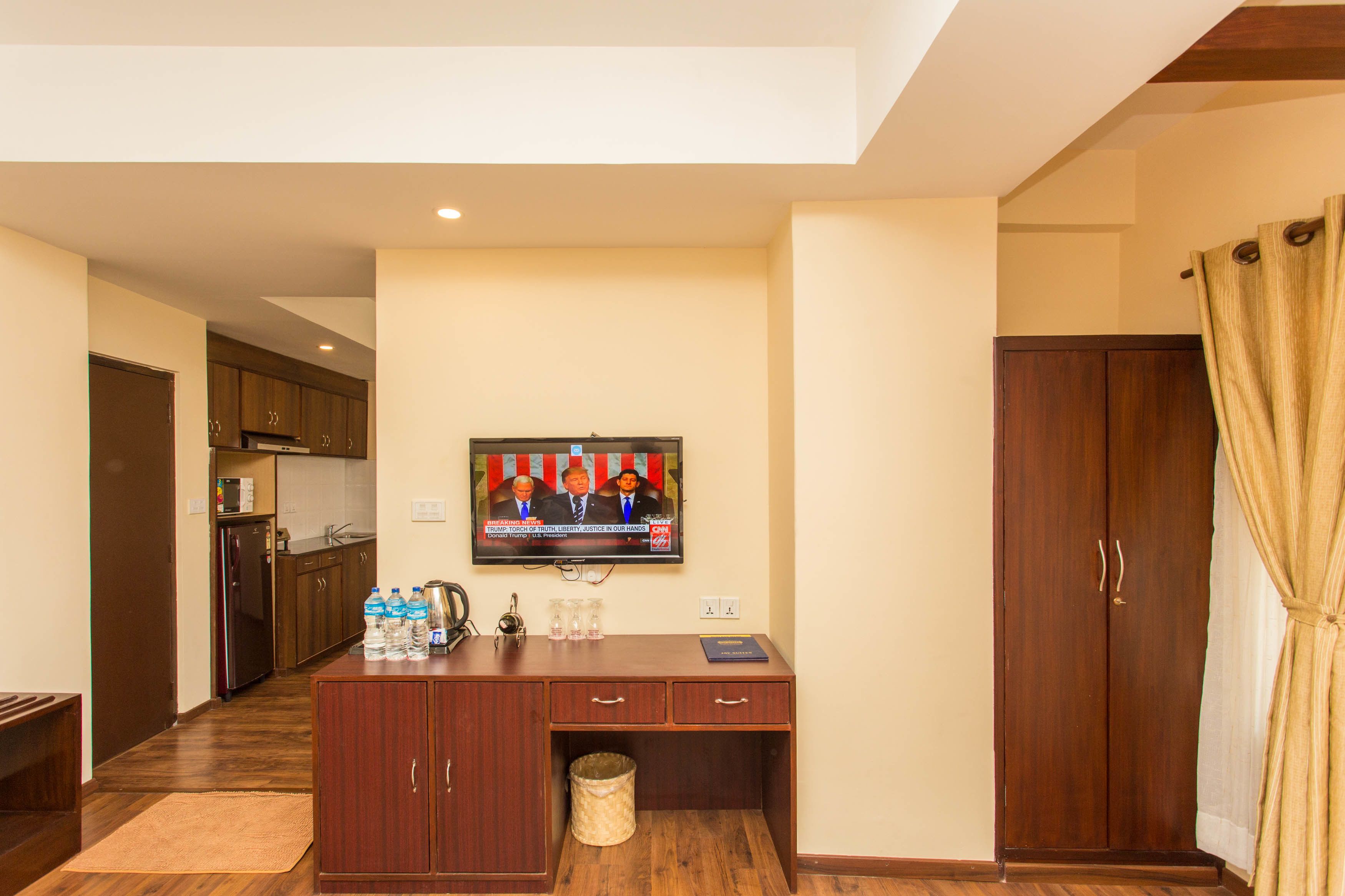 deluxe apartment, 1 bedroom, kitchenette, city view | 1 bedroom, egyptian cotton sheets, premium bedding, down duvets