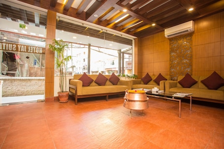 Lobby sitting area. Hotel Jay Suites