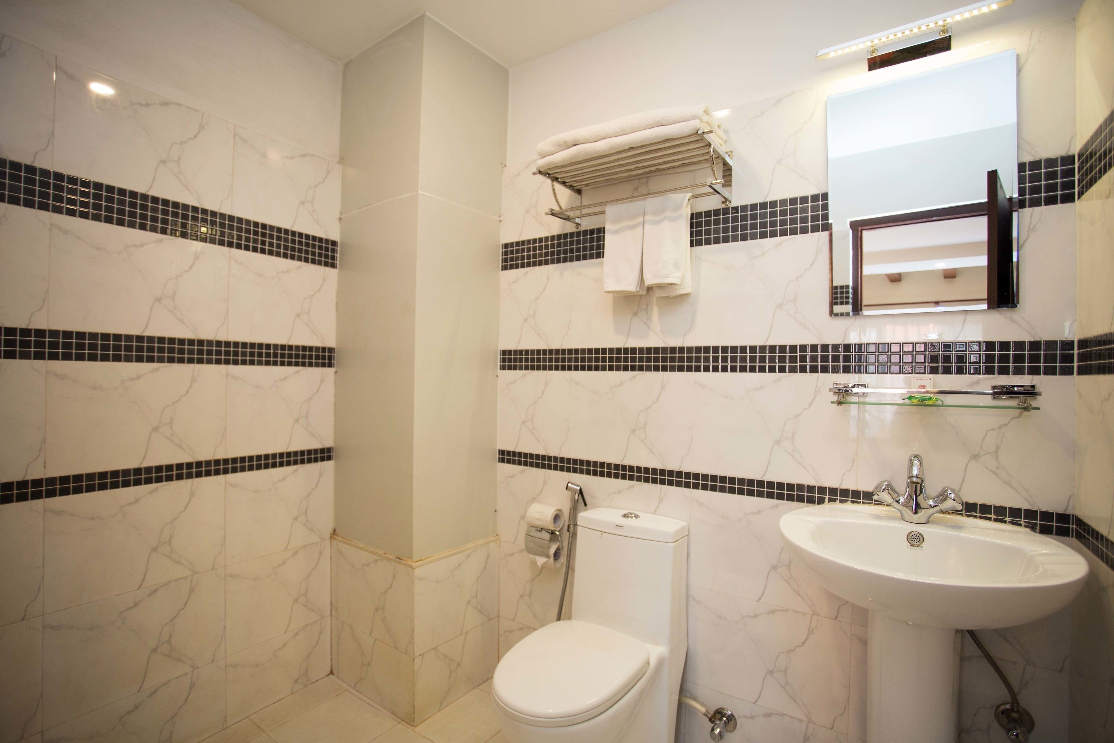 shower, rainfall showerhead, free toiletries, hair dryer