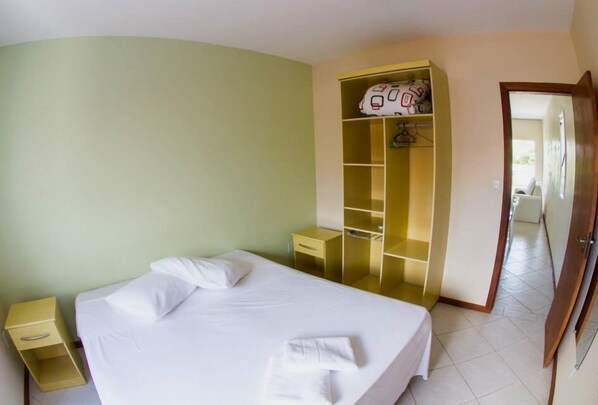 Blackout drapes, iron/ironing board (on request), WiFi (free) - Pousada Praia Campeche (Florianópolis)