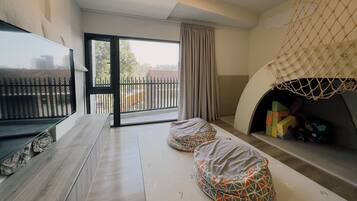 家庭四人房, 1 间卧室, 无烟房, 阳台 | 客房景观