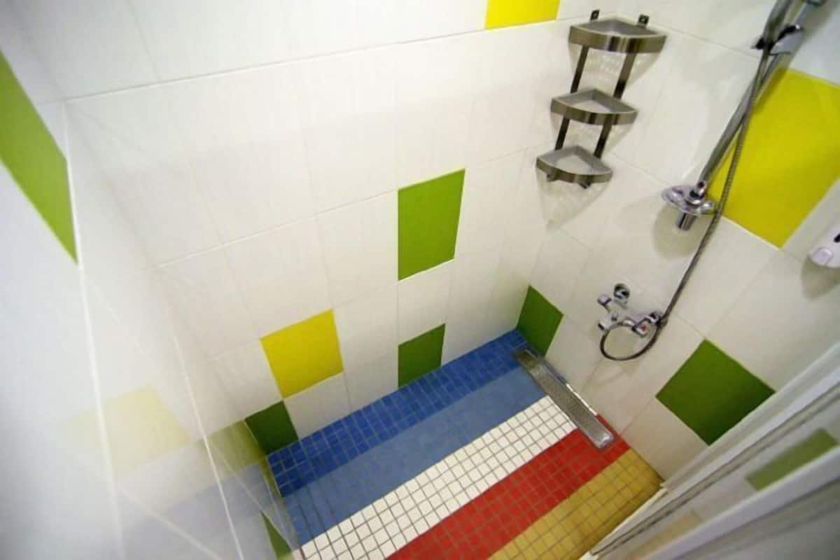 Baño | Regadera, amenidades de baño gratuitas, secadora de cabello, pantuflas