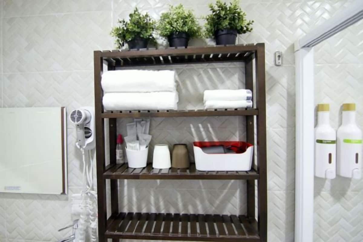 Ropa de cama de alta calidad, escritorio y cortinas blackout