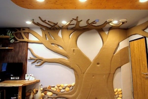 Ropa de cama de alta calidad, escritorio y cortinas blackout 