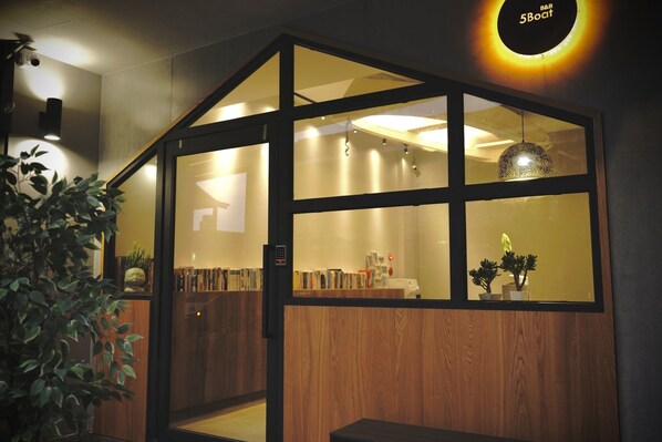 Interior entrance - Sun Moon Lake 5Boat B&B (Yuchi)