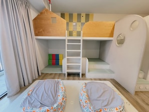Premium bedding, desk, blackout drapes, soundproofing - Sun Moon Lake 5Boat B&B (Yuchi)
