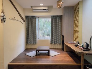 Basic Double Room, 1 Queen Bed, Ensuite