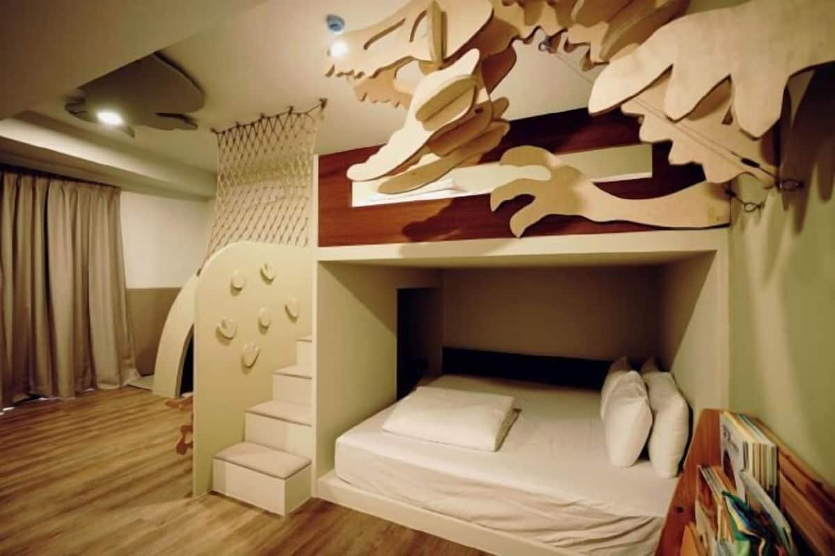 Ropa de cama de alta calidad, escritorio y cortinas blackout