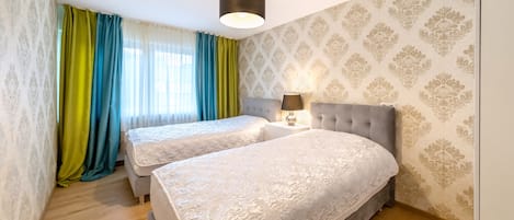 Superior Apartment | Blackout curtains, soundproofing, iron/ironing board, free WiFi