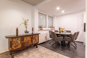 Cobertura conforto, 3 quartos, para não fumantes | Cozinha privada | Geladeira grande, cooktop, cafeteira/chaleira, chaleira elétrica
