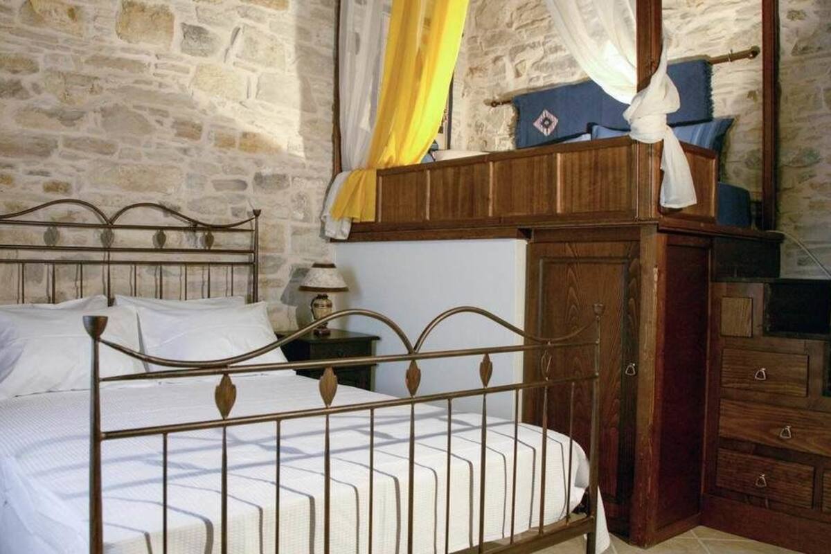 Monolocale | Una cassaforte in camera, ferro/asse da stiro