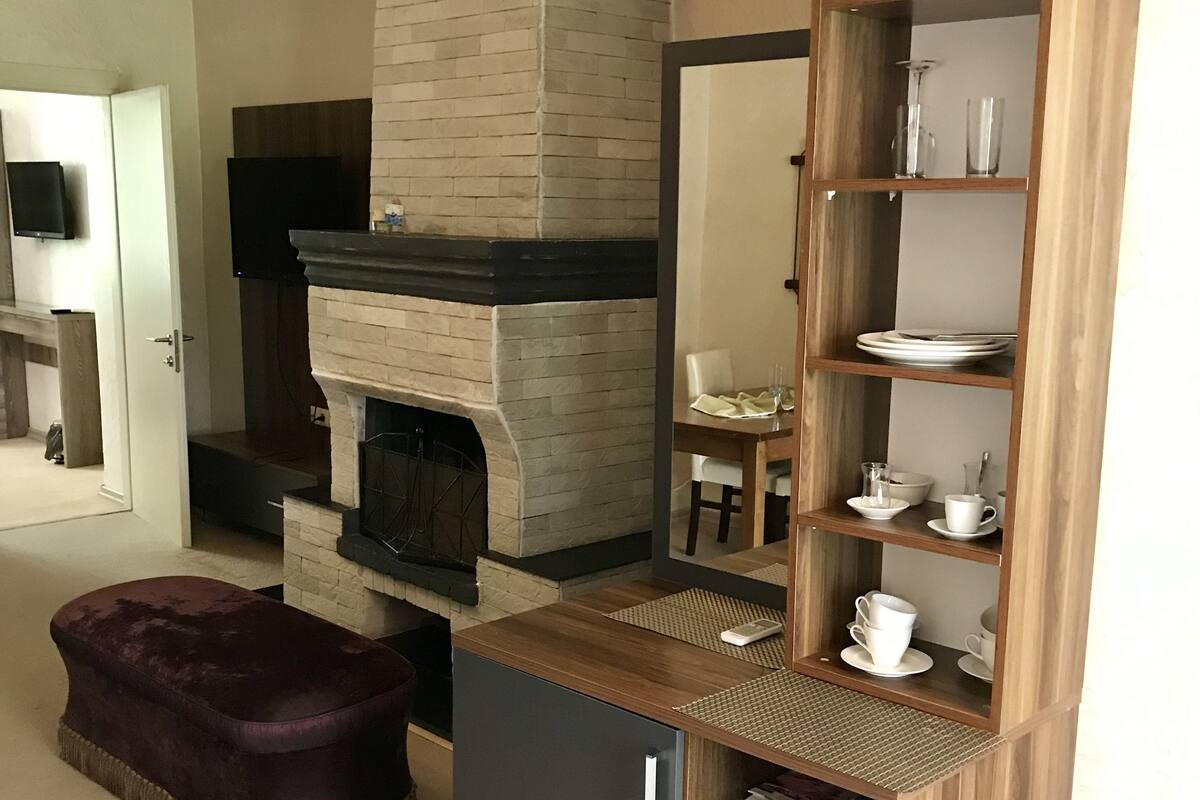 Deluxe Studio Suite, Multiple Bedrooms | Living area