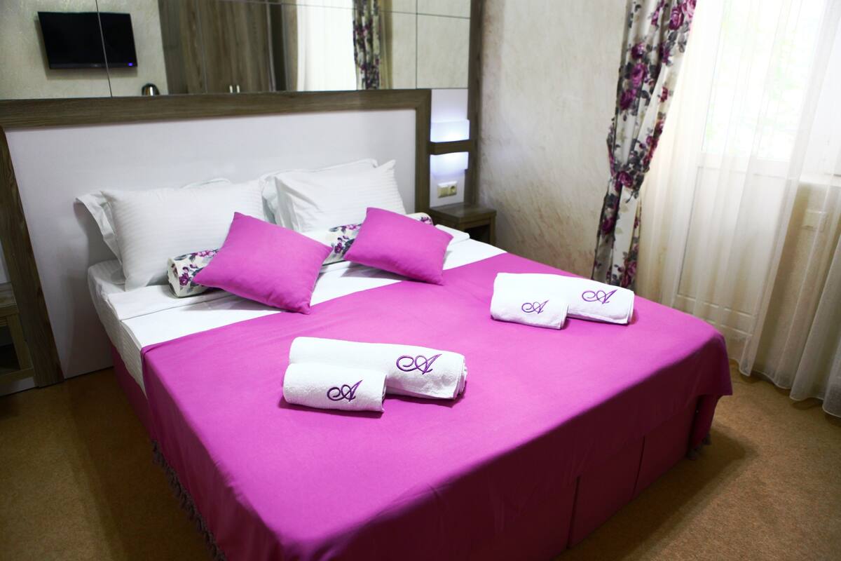 Premium bedding, free minibar items, desk, free WiFi