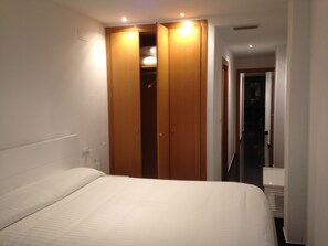 Schreibtisch, kostenlose Babybetten, Zustellbetten, kostenloses WLAN