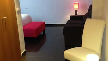 Suite | Desk, free cots/infant beds, rollaway beds, free WiFi