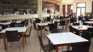 Daily continental breakfast (EUR 5 per person)