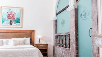 Premium-Suite | Hochwertige Bettwaren, Daunenbettdecken, Minibar, Zimmersafe