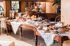 Desayuno bufé gratuito y diario