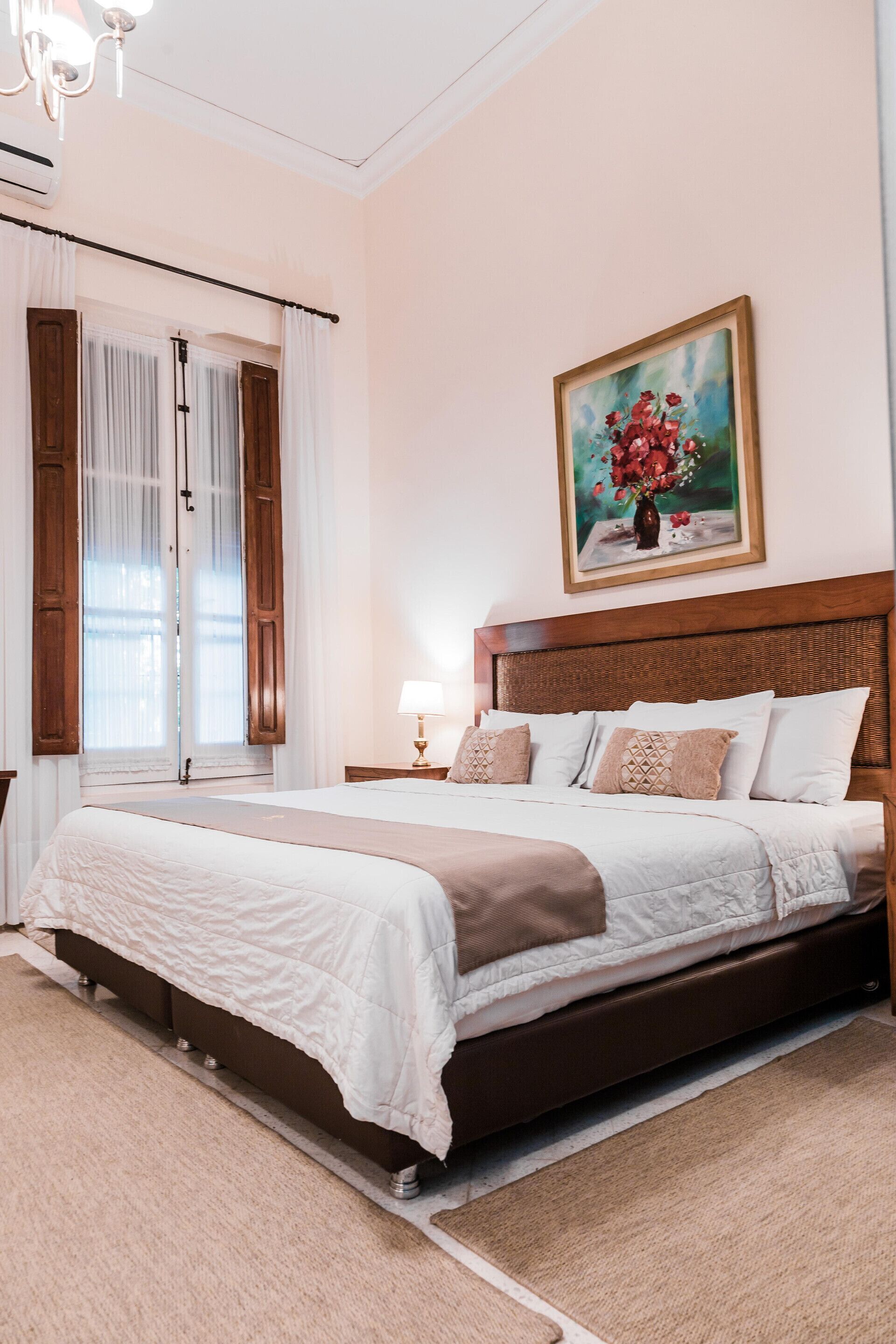Premium bedding, down duvets, minibar, in-room safe