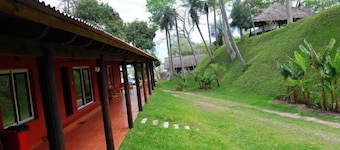 Rio Arriba Suites Apartments y Resto