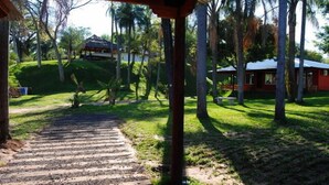 A covered outdoor area with a stone pathway leading to a building. - Rio Arriba Suites Apartments y Resto (Bella Vista)