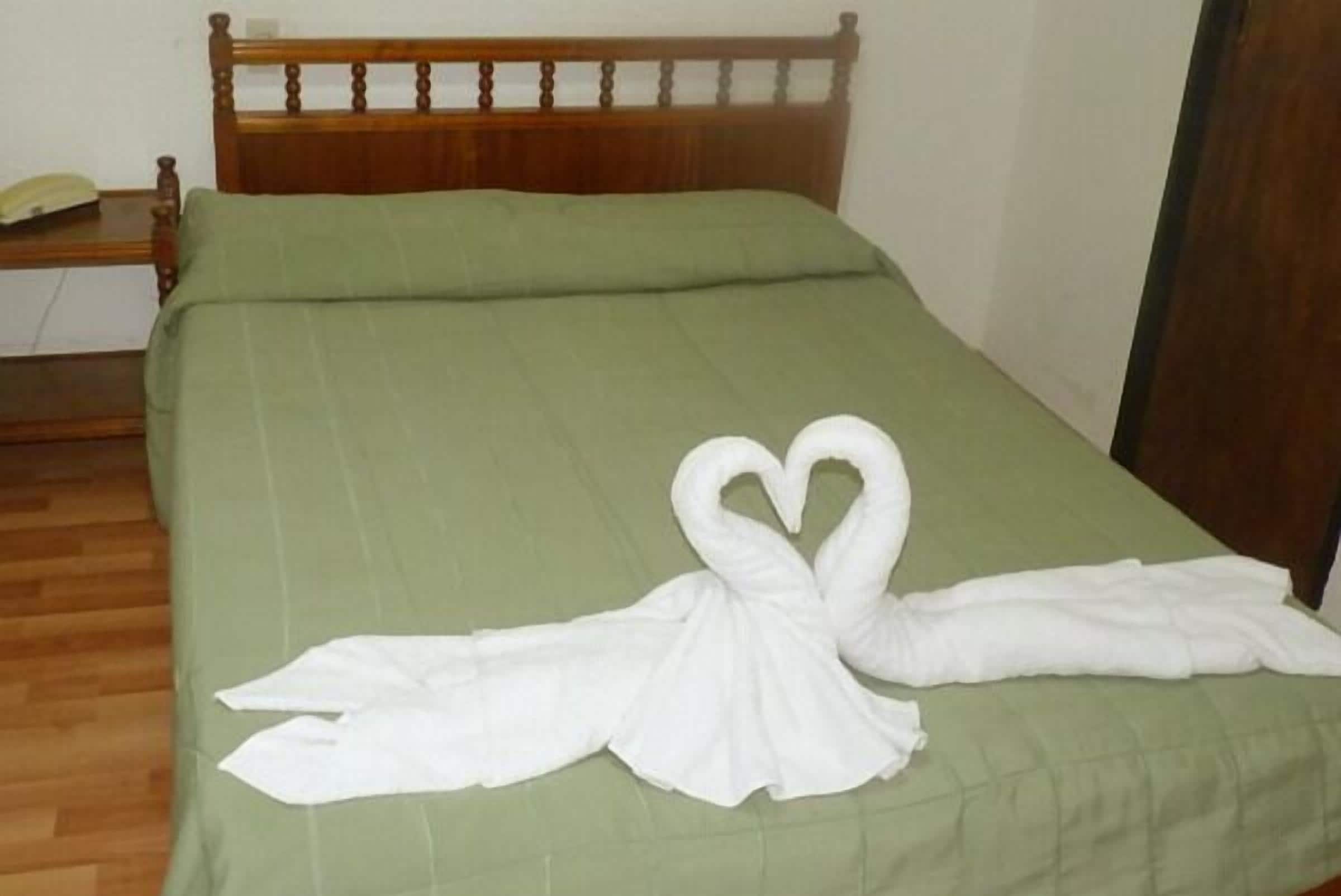 double room | free cots/infant beds, free rollaway beds, free wifi, bed sheets