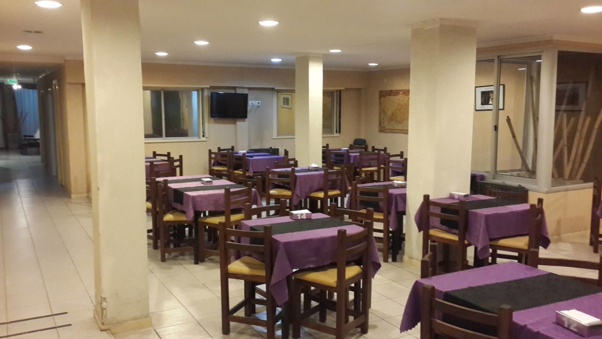 breakfast, lunch and dinner served