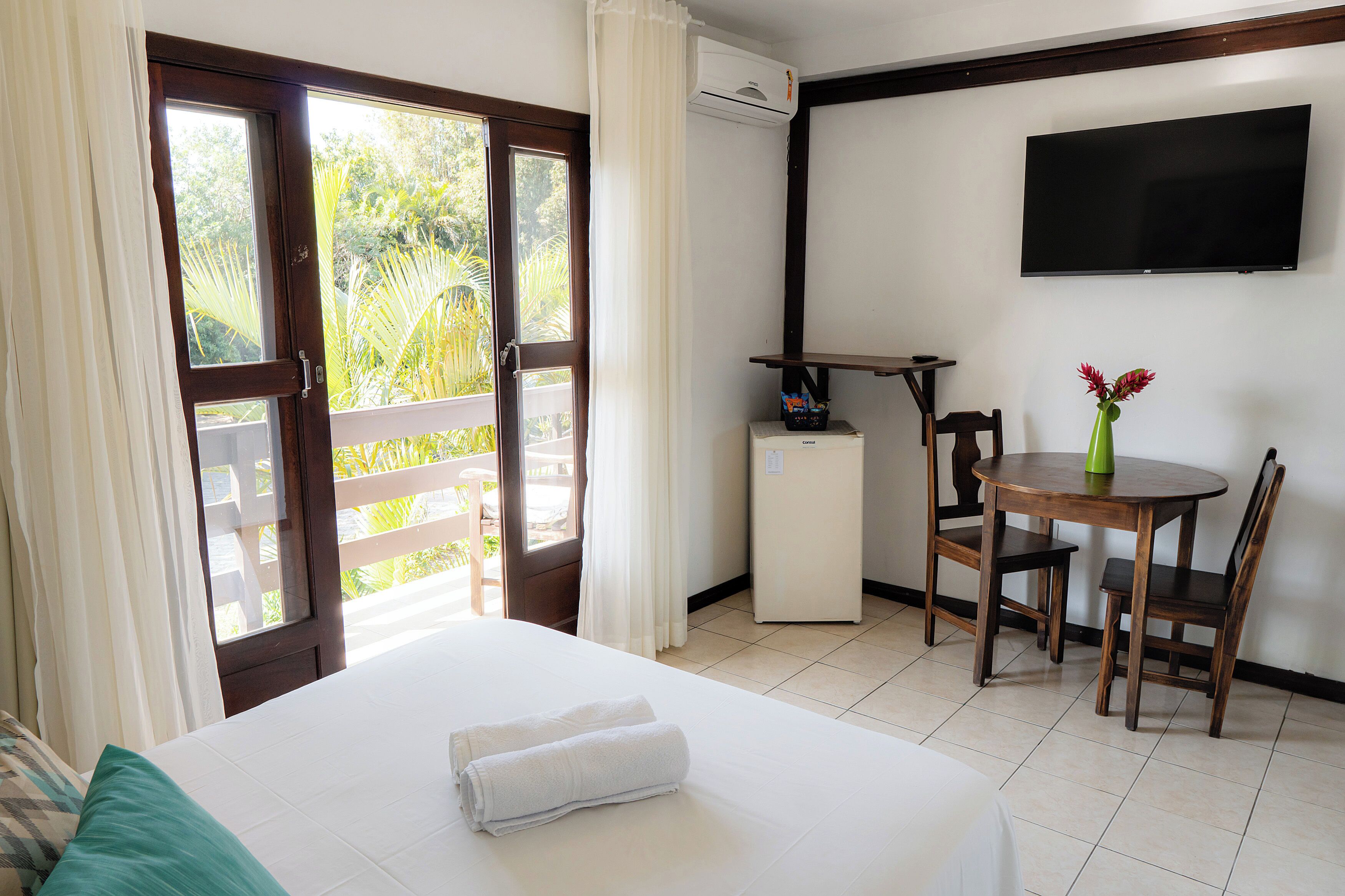 suite, garden view | minibar, desk, blackout curtains, free wifi