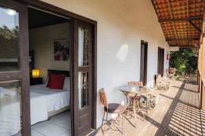 Suite, vista giardino | Minibar, una scrivania, tende oscuranti, Wi-Fi gratuito