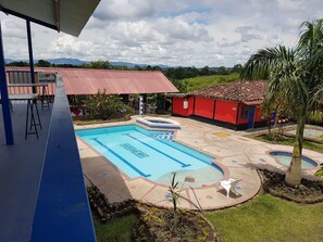 Kolam renang outdoor