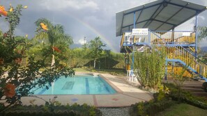 Kolam renang outdoor